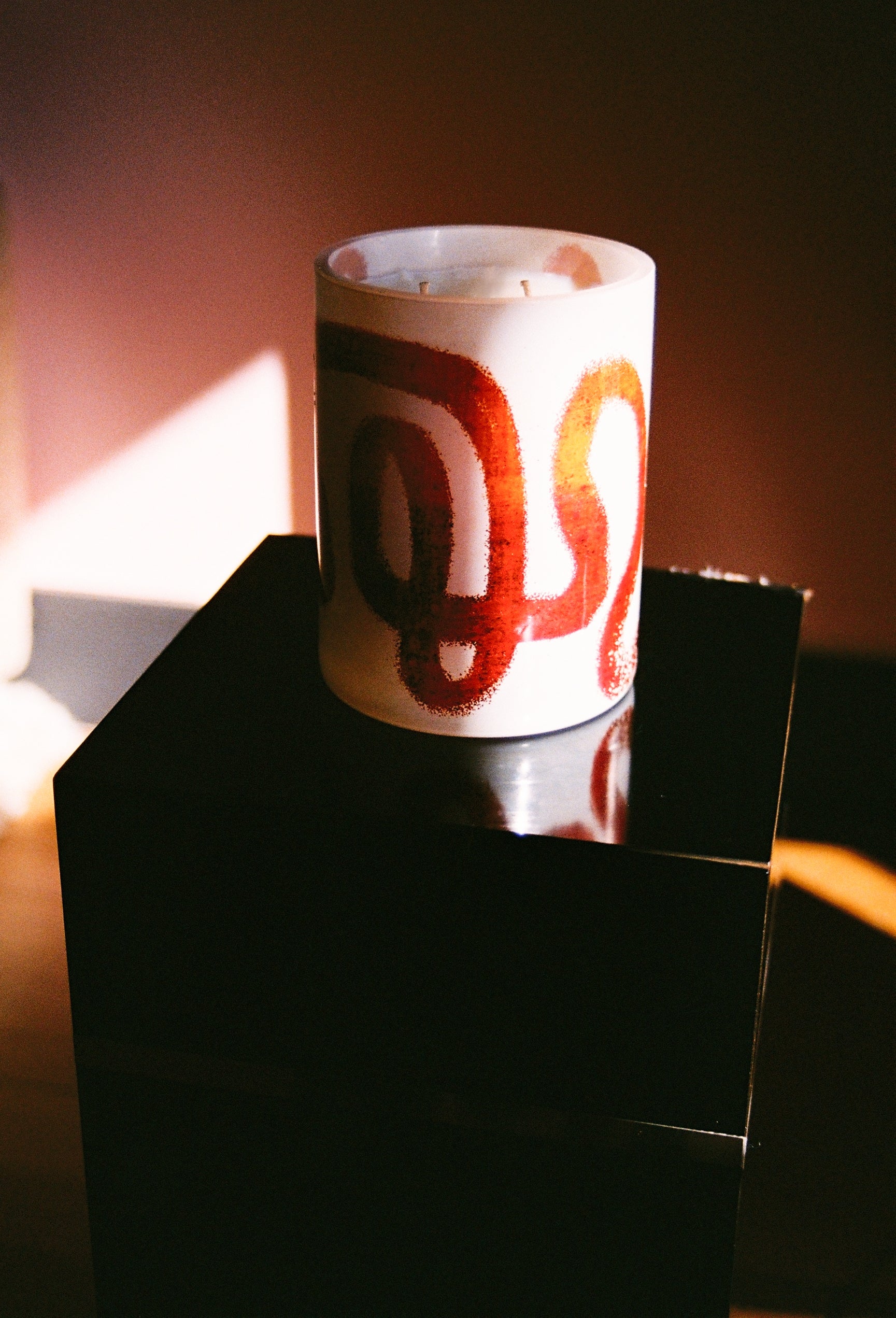 Bougie rouge 100 % naturelle artisanale design